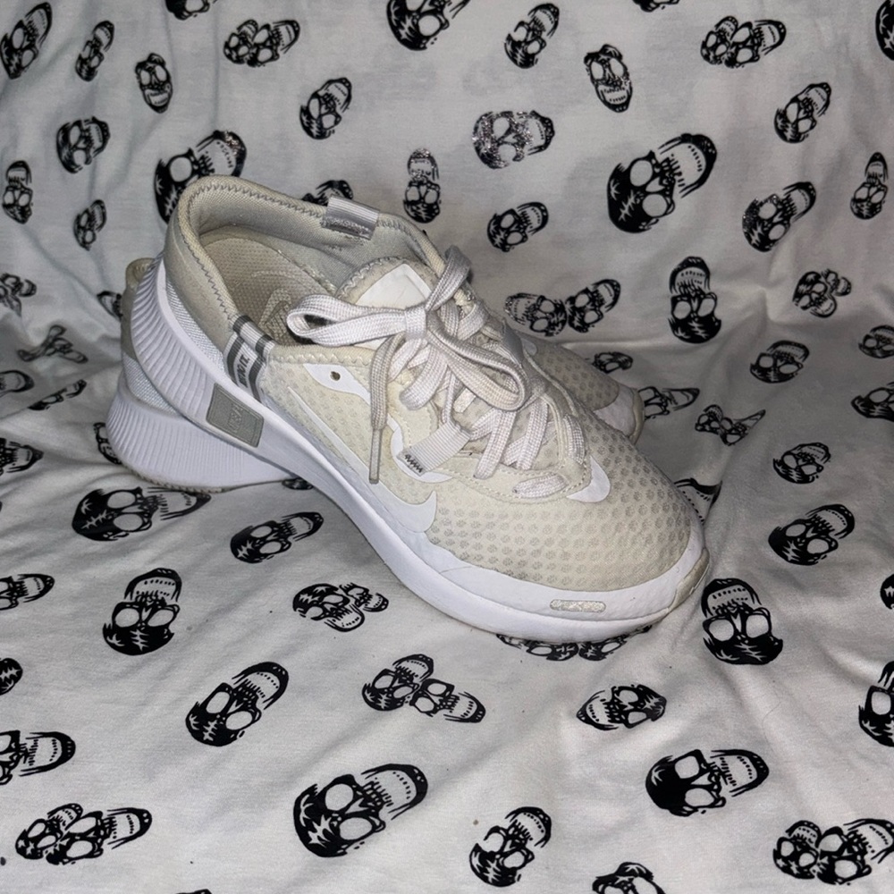 NIKE Women’s 2020 Reposto 'White Photon Dust' Running Shoe Size 7